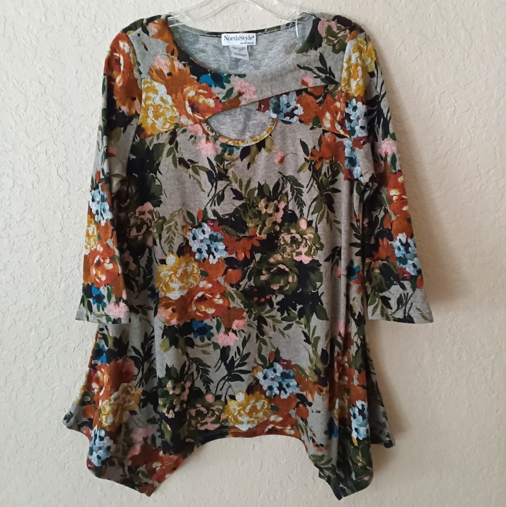 NorthStyle Women's Tunic - Size M